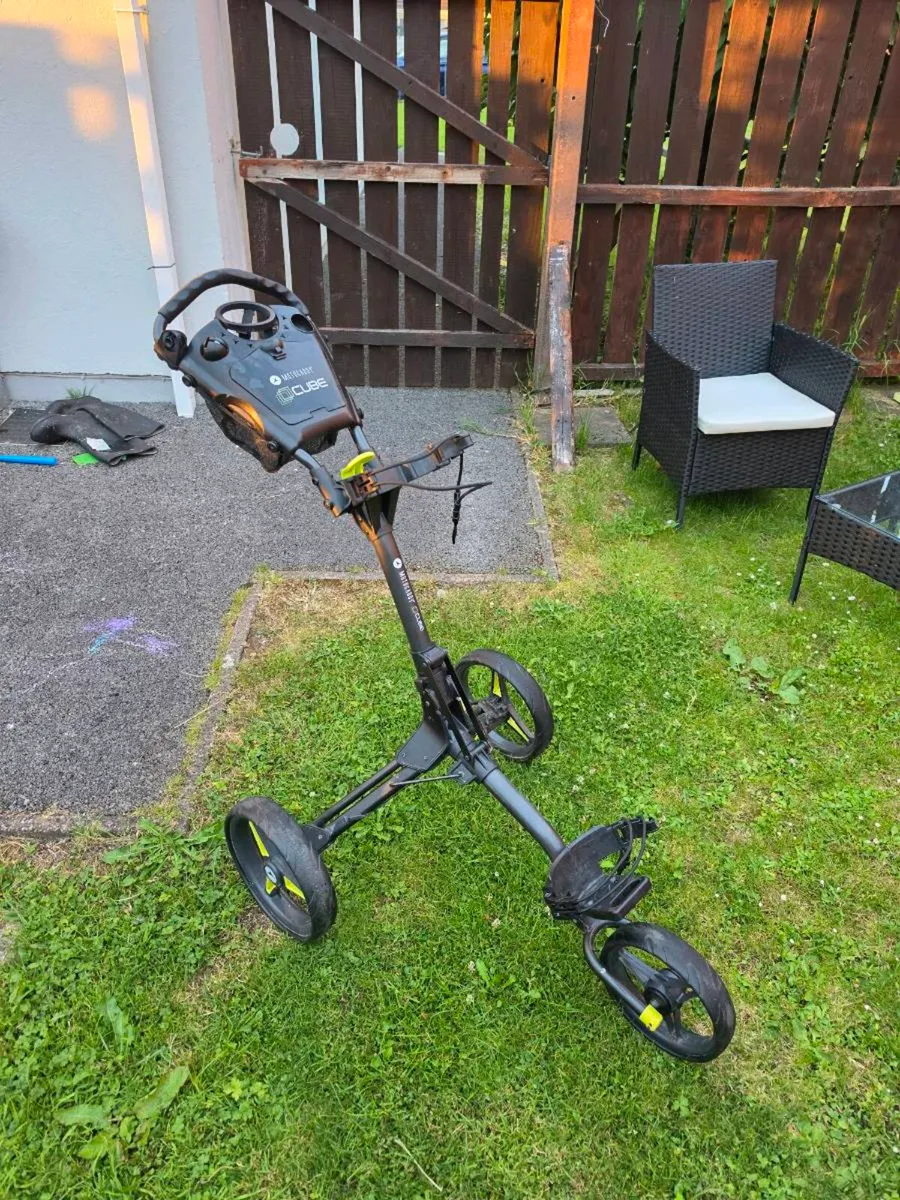 Motocaddy Cube Golf trolley - Image 1