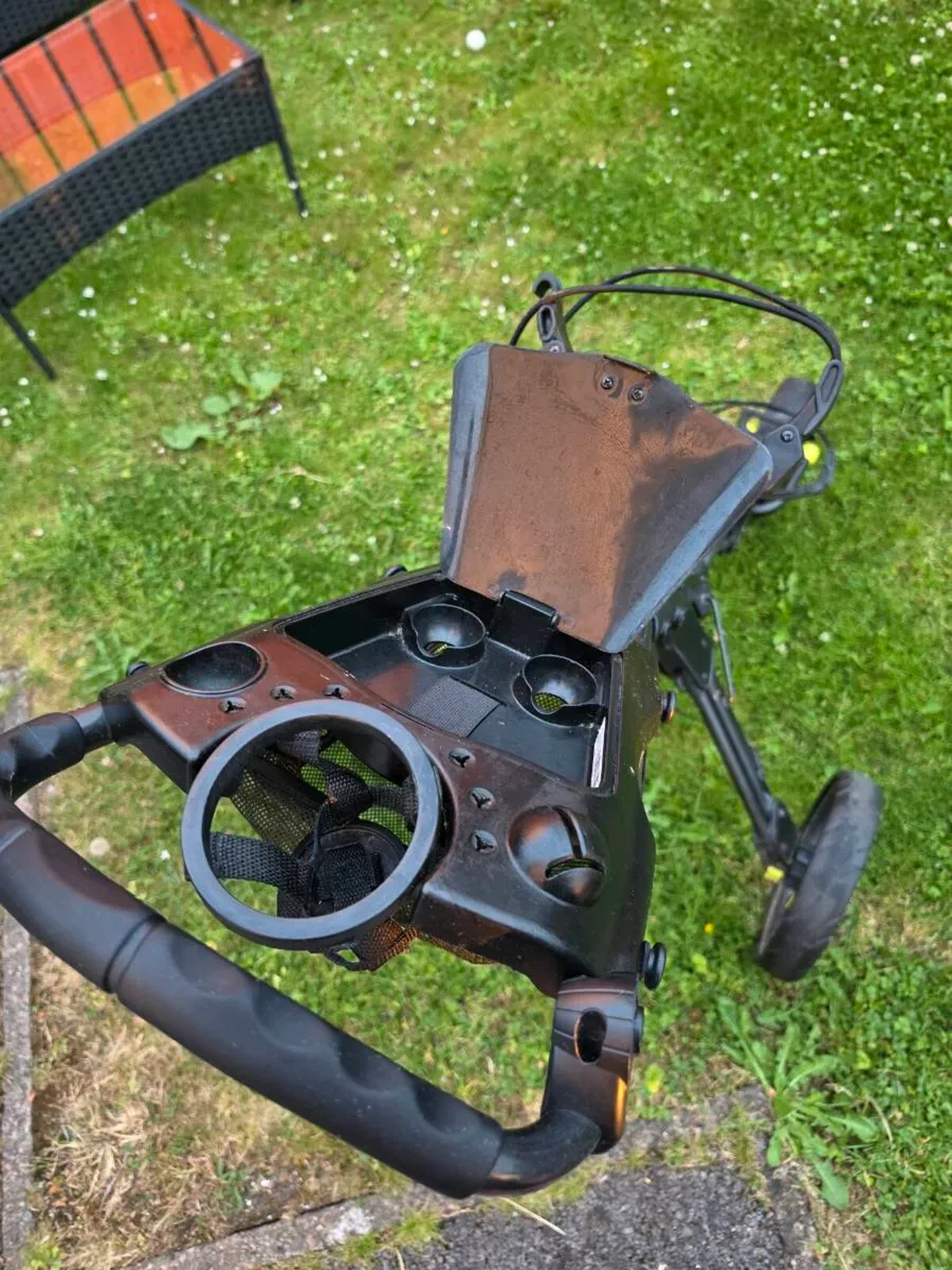 Motocaddy Cube Golf trolley - Image 2