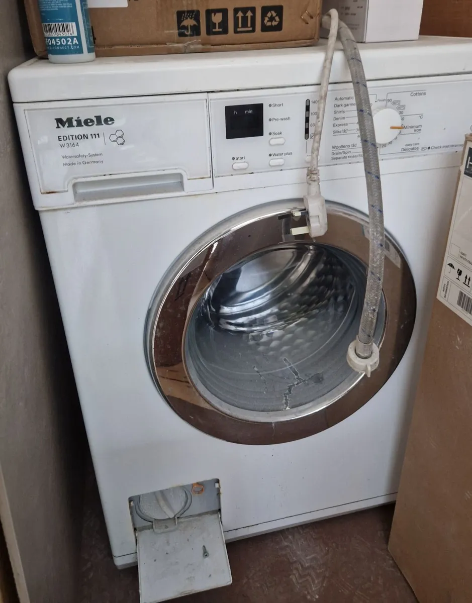 Washing machine - Image 1