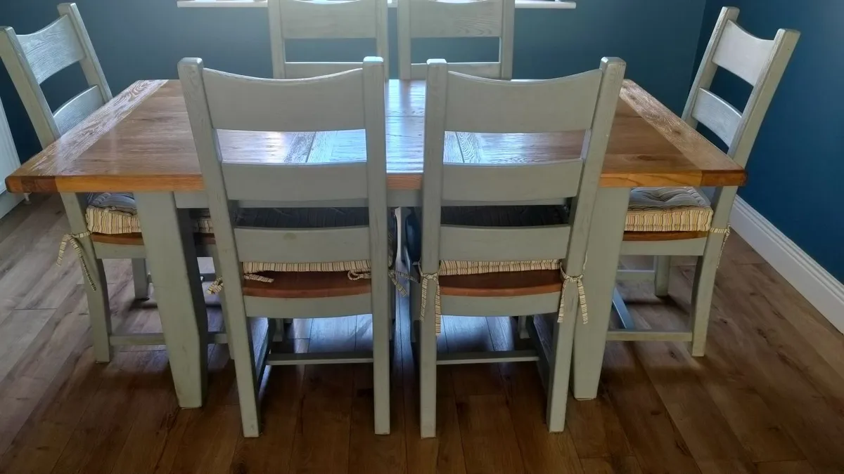 Dining table and 6 chairs - Image 1