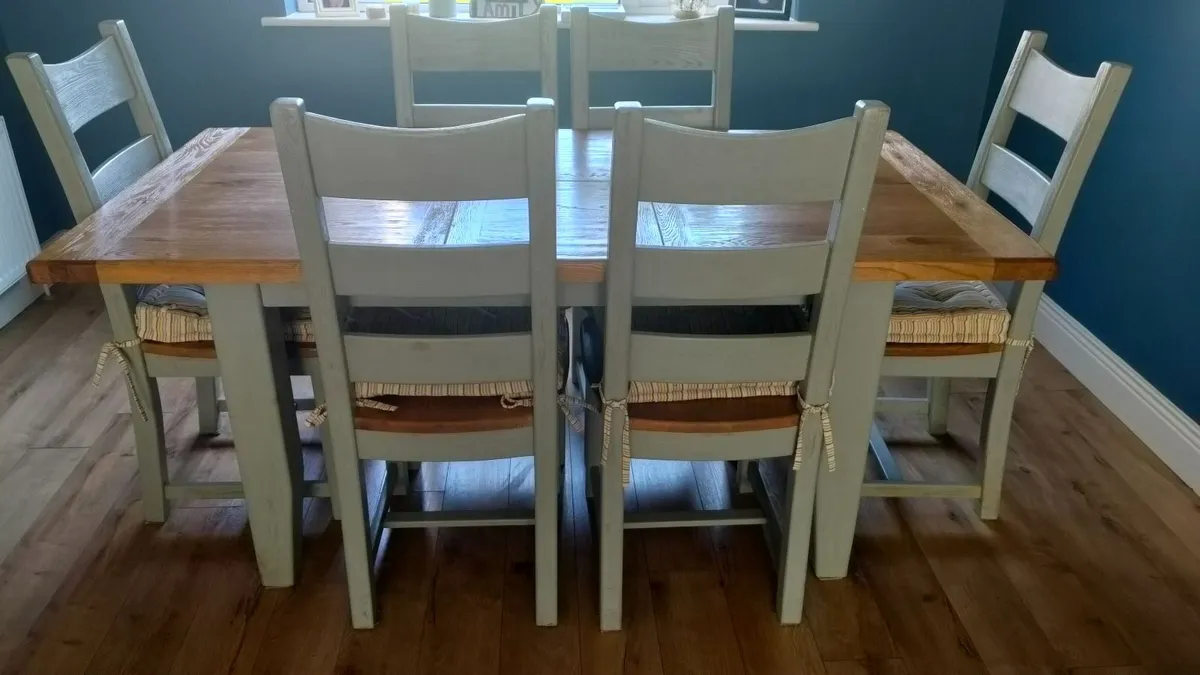 Dining table and 6 chairs - Image 2