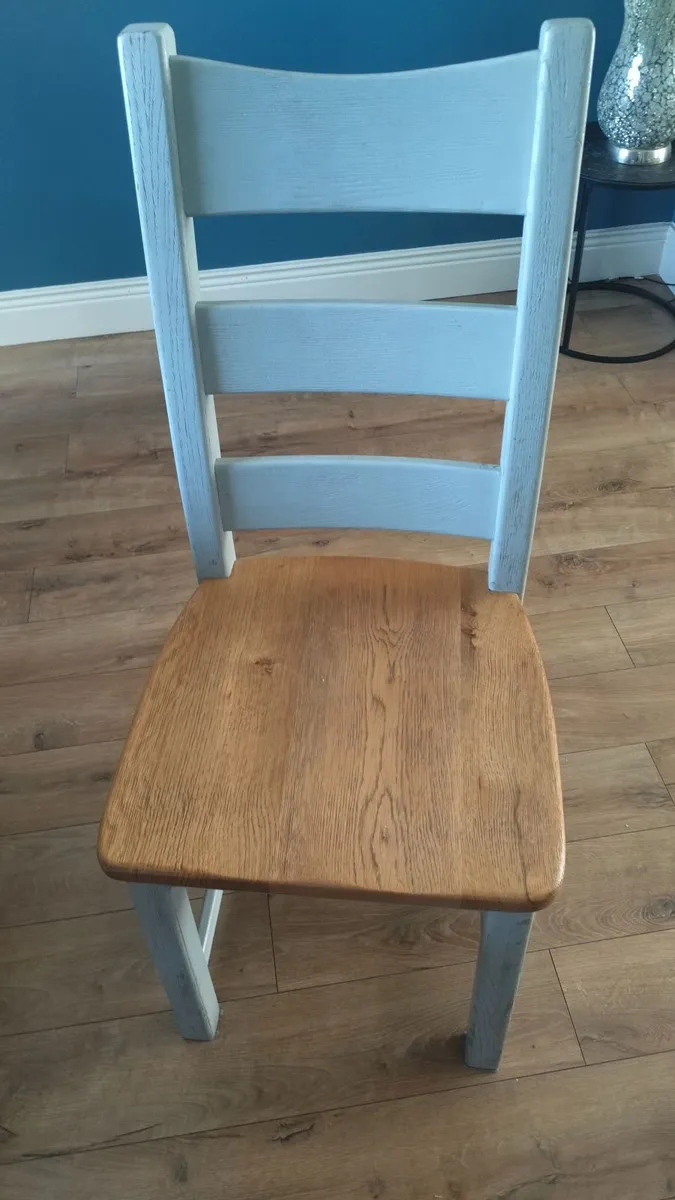 Dining table and 6 chairs - Image 3