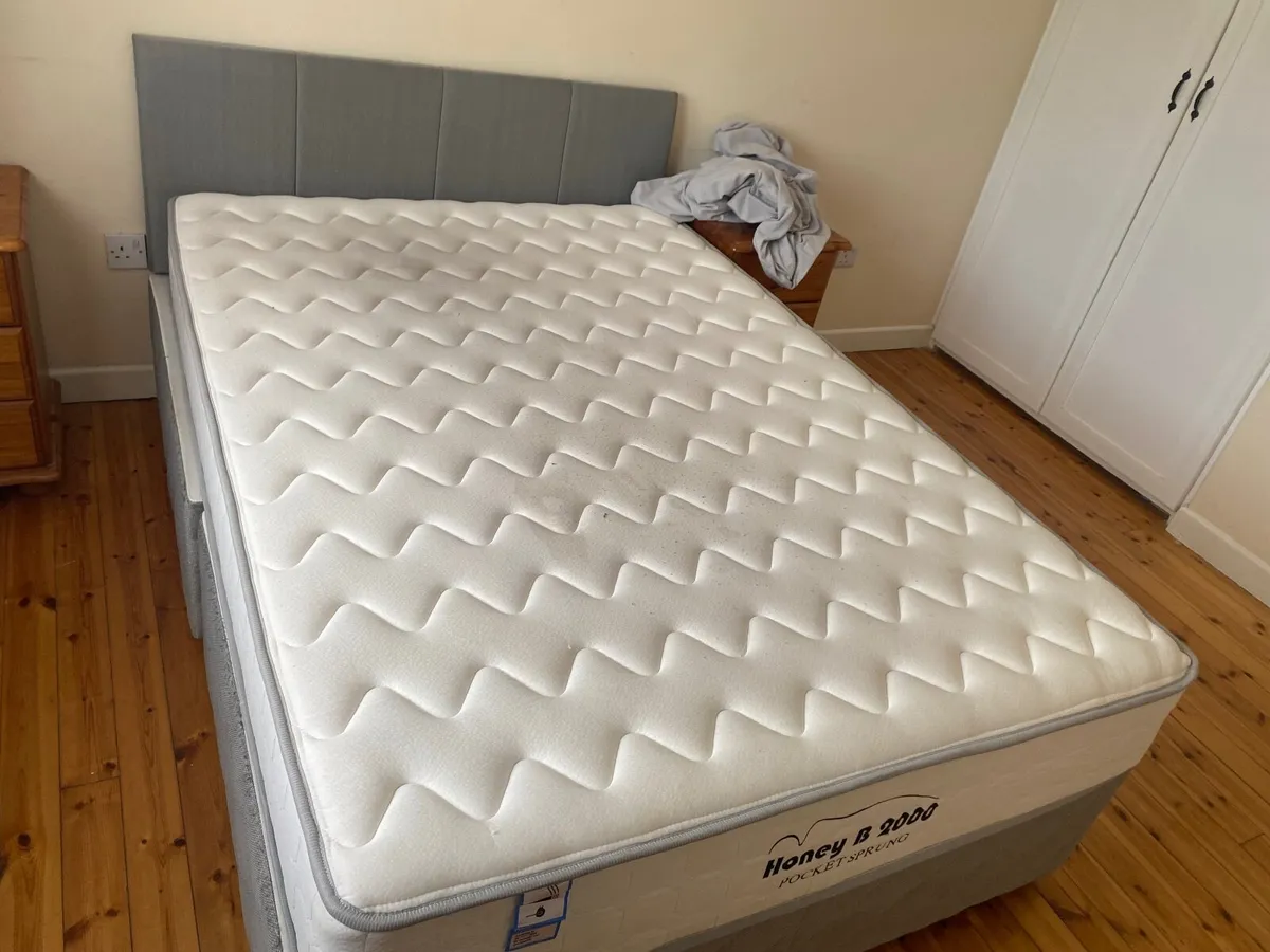 Couches/beds - Image 4