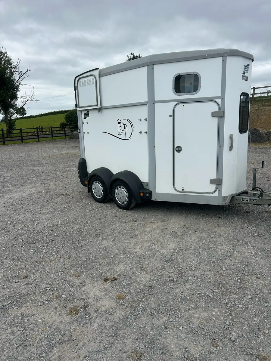 Ifor Williams horse box - Image 1
