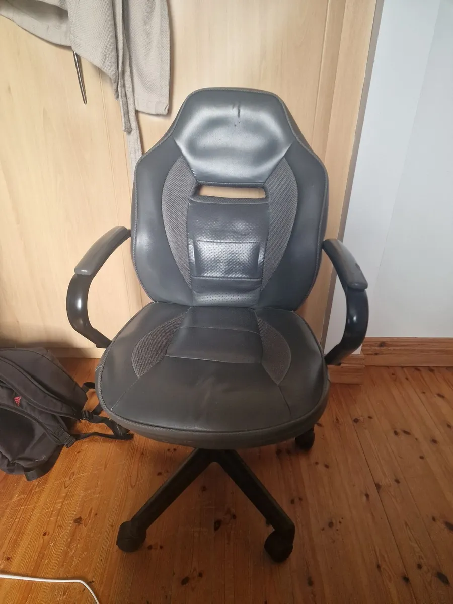 Gaming chair - Image 3