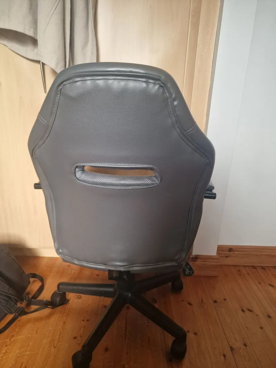 Gaming chair - Image 2
