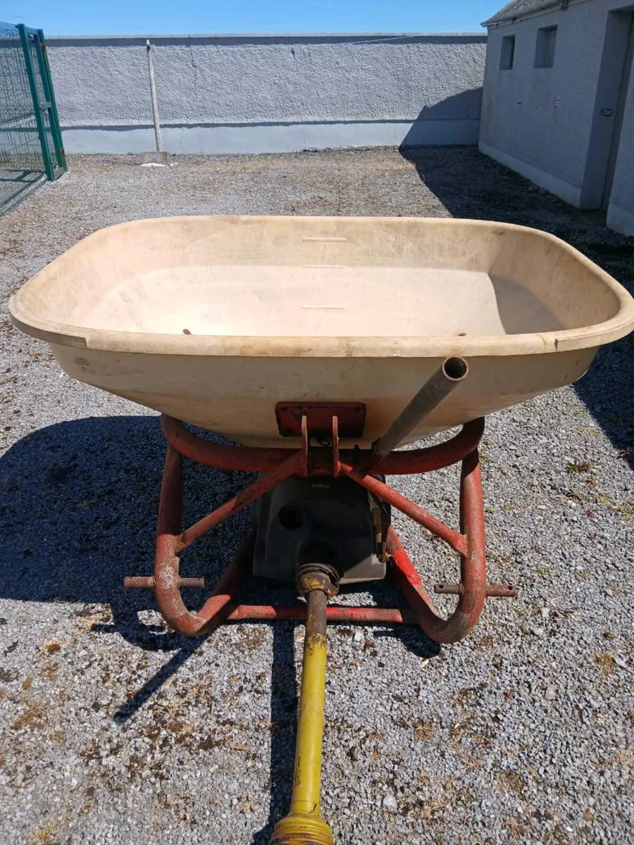 Vicon Fertilizer Spreader - Image 1