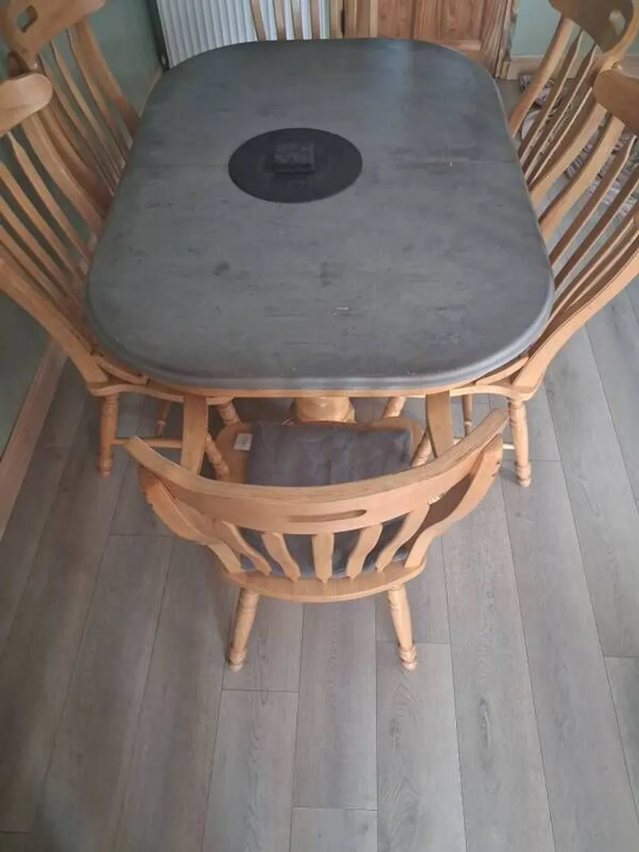 Solid pine table and 6 chairs - Image 3