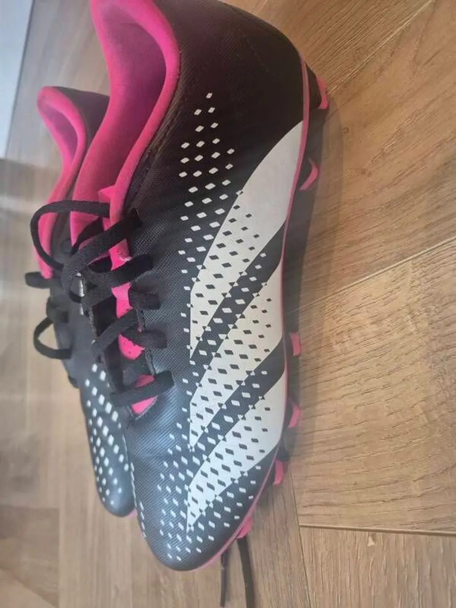 Adidas Predator Accuracy unisex size UK 7 - Image 1