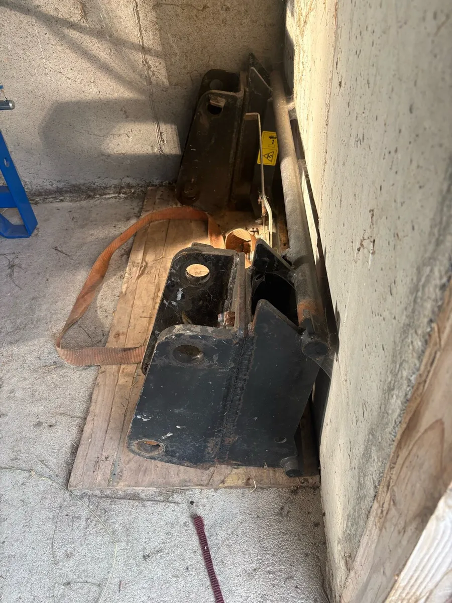 JCB 3cx front loader brackets - Image 1