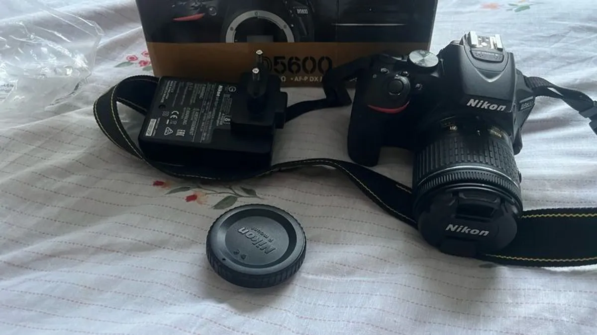 Nikon D5600 DSLR camera - Image 3
