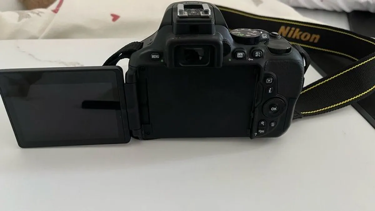 Nikon D5600 DSLR camera - Image 4