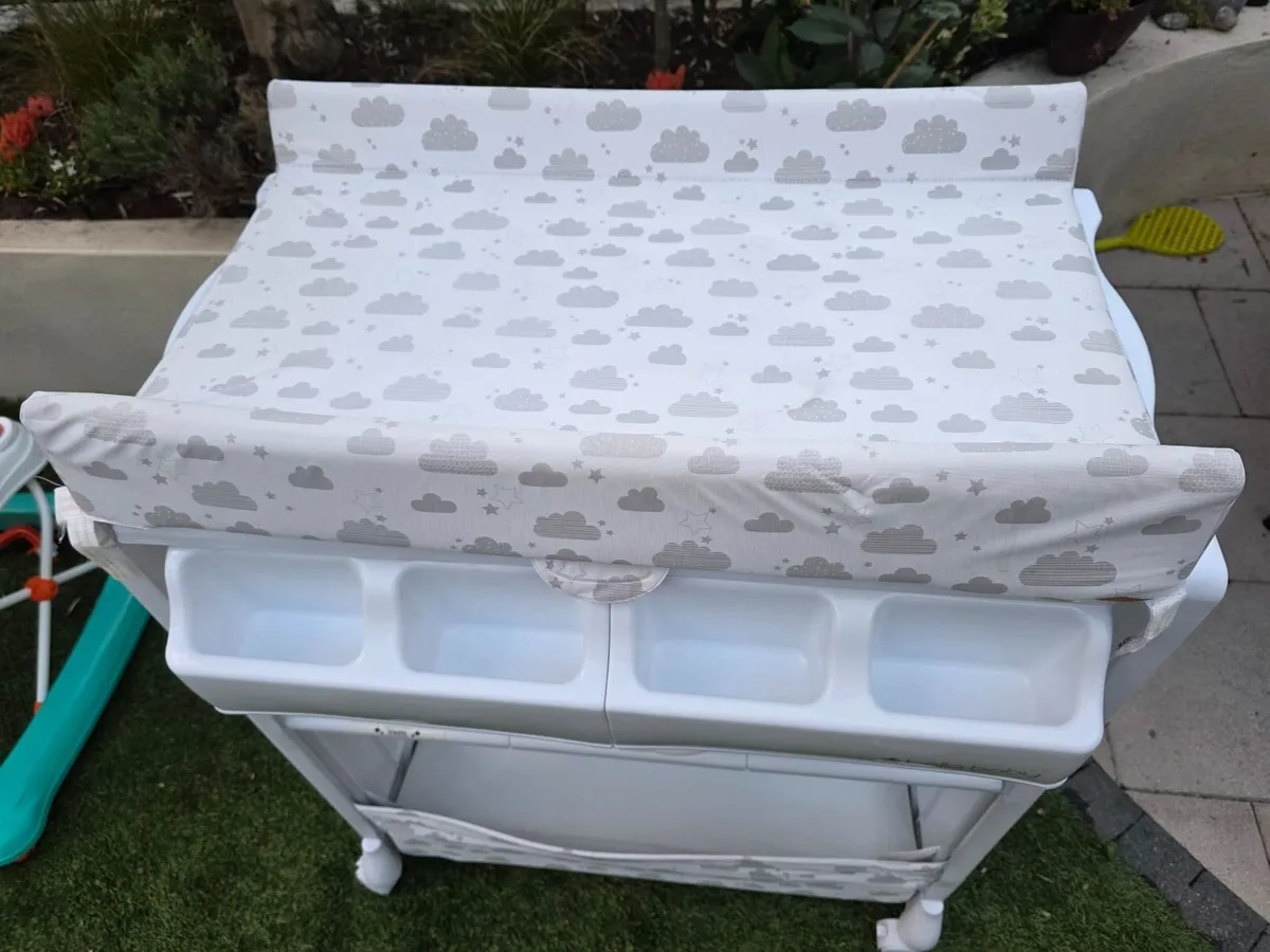 Bellababy Baby Changing & Bath Table - Like New - Image 3