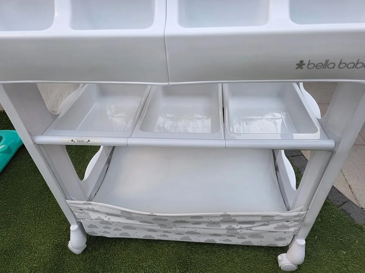 Bellababy Baby Changing & Bath Table - Like New - Image 4