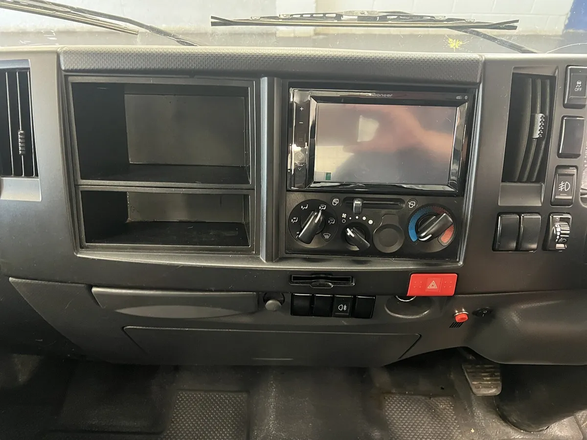 VB - 2023 Isuzu Grafter Tipper - Image 4