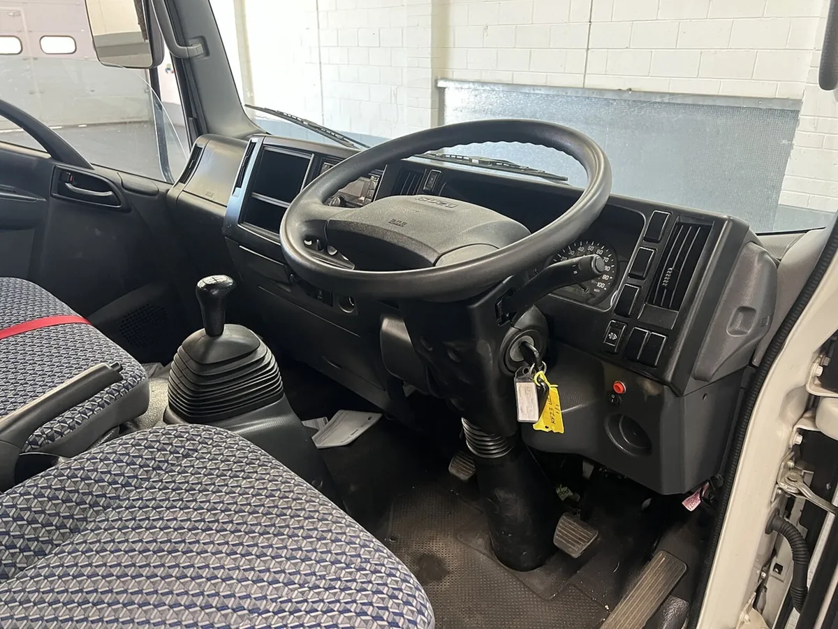 VB - 2023 Isuzu Grafter Tipper Van - Image 3