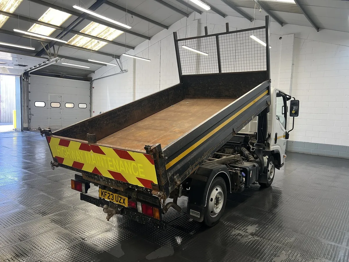 VB - 2023 Isuzu Grafter Tipper Van - Image 2