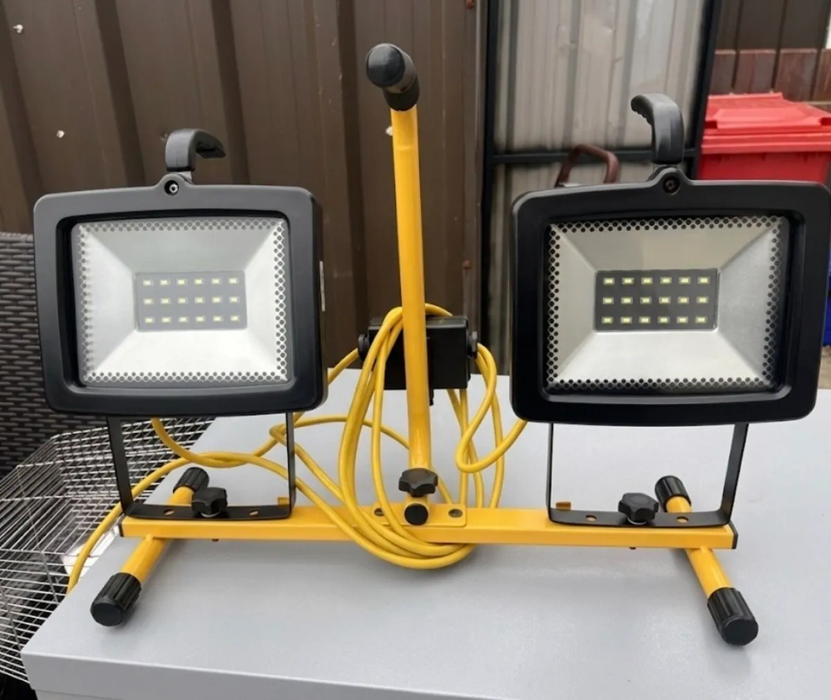 Sealey twin Led telescopic flood lights - Image 3