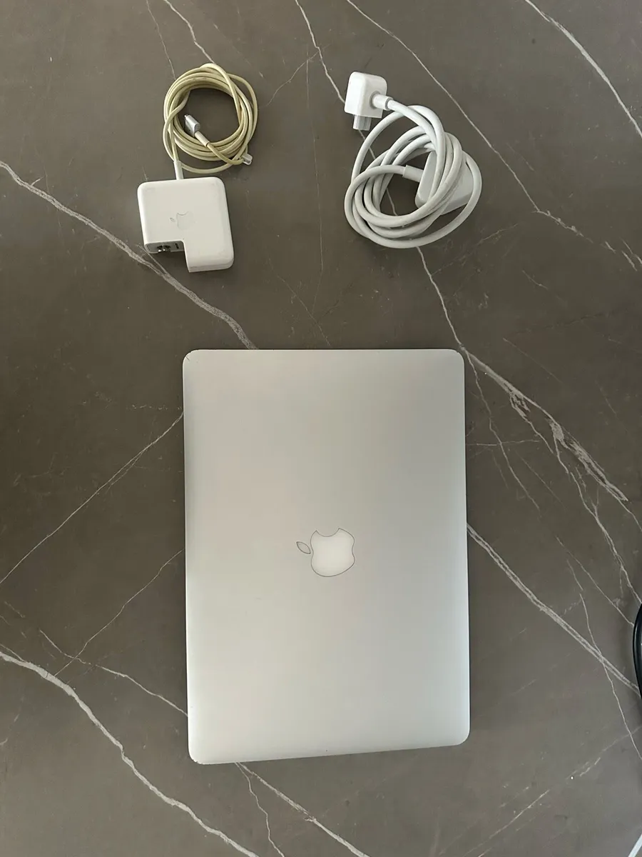 Macbook 13.3 i7 - Image 4