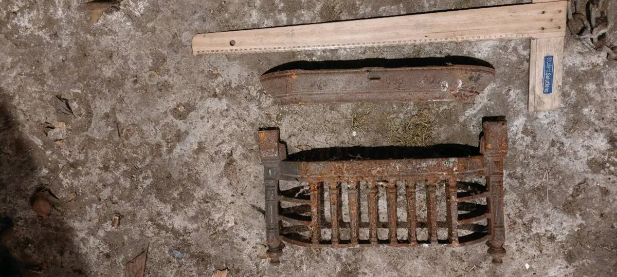 Original cast iron fire front. 2 pieces - Image 2