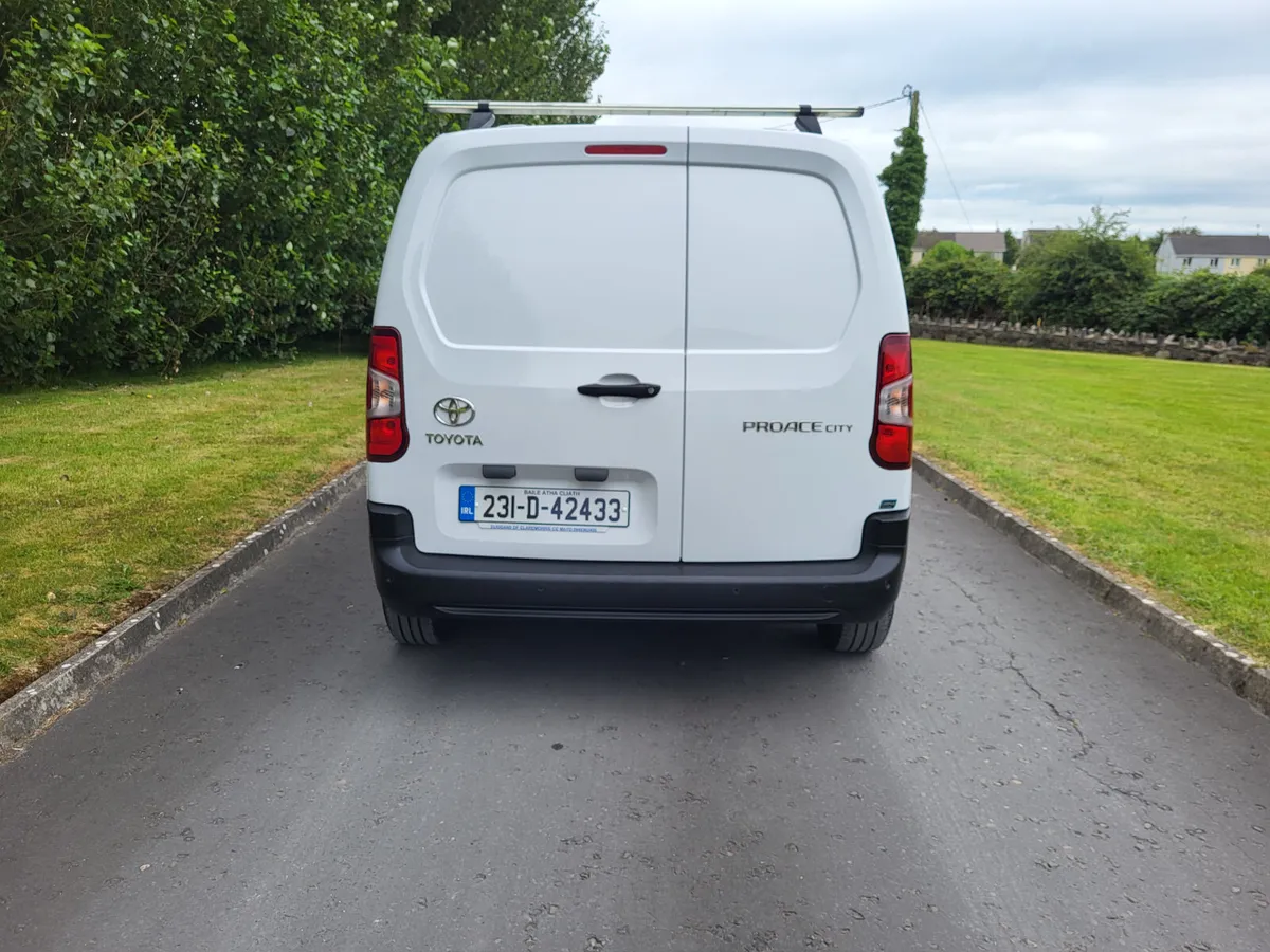 Toyota Proace City 3 SEATER. 1 OWNER - Image 3