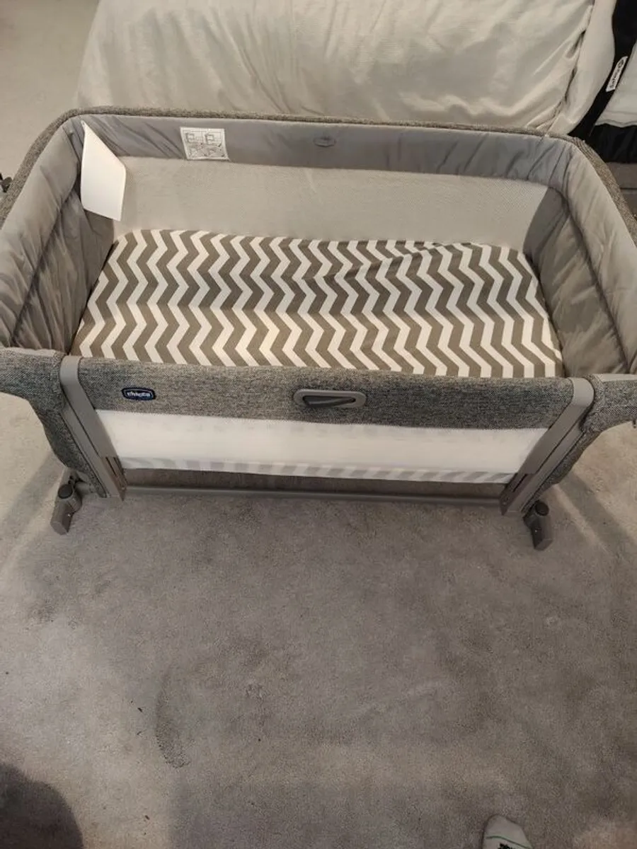 Chicco Next2me Magic Evo bedside crib - Image 1