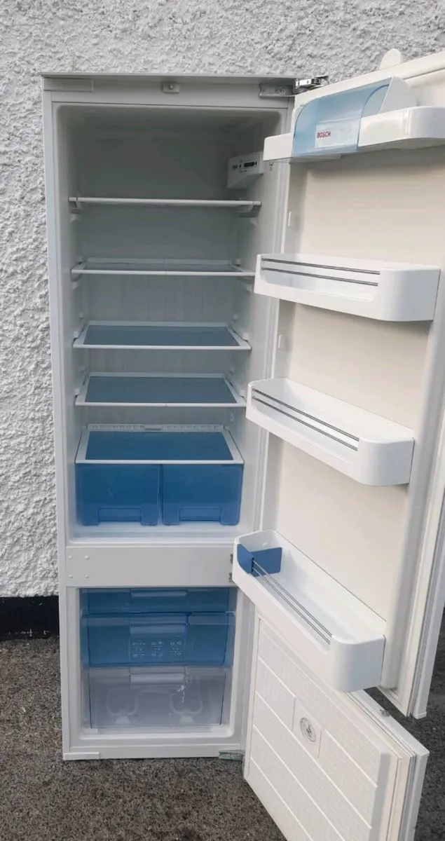 Bosch integrated fridge freezer for sale - Image 2