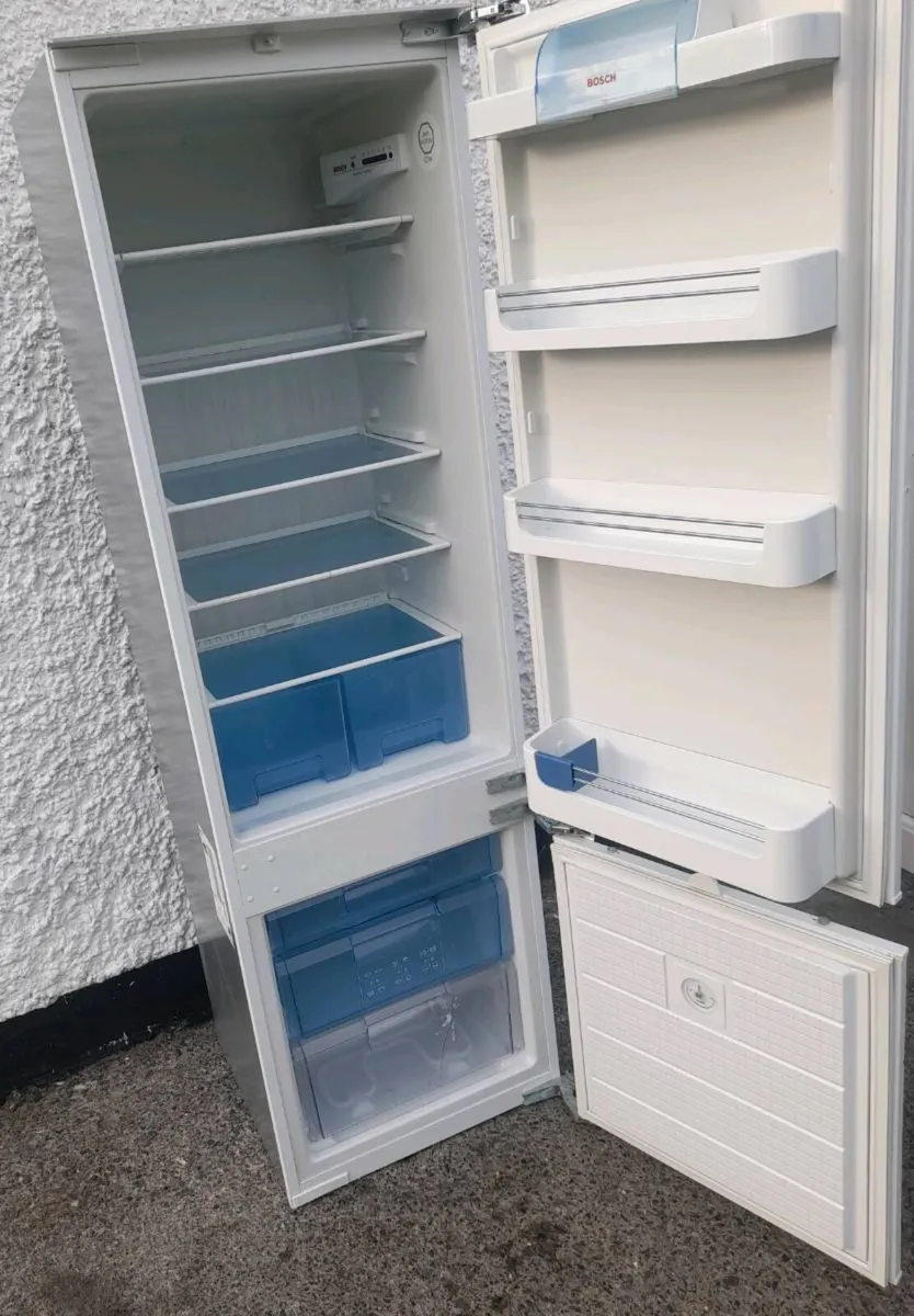 Bosch integrated fridge freezer for sale - Image 3