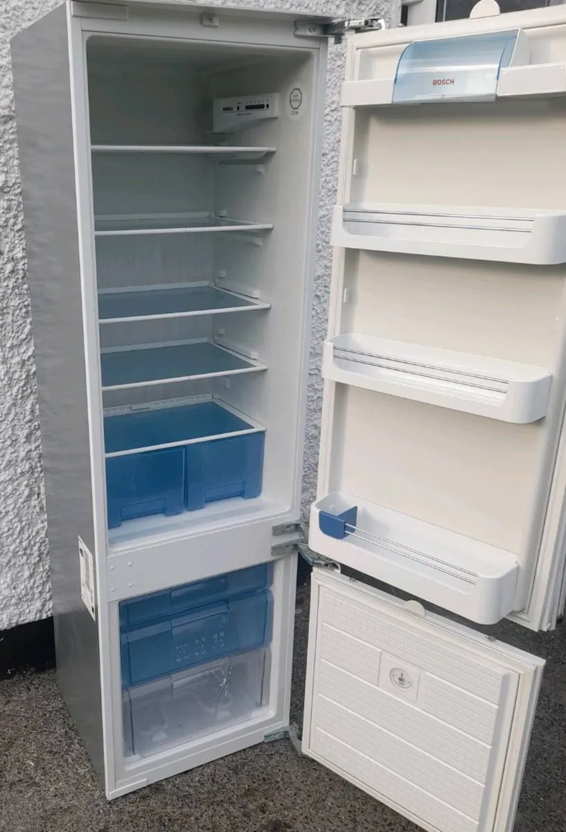 Bosch integrated fridge freezer for sale - Image 4