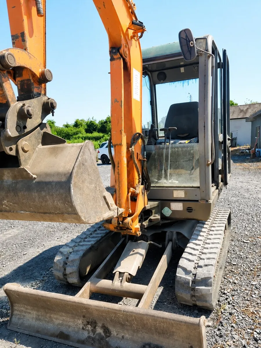 Hitachi Zaxis 30 - Image 2