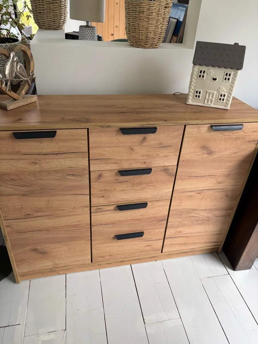 Side board - Image 1