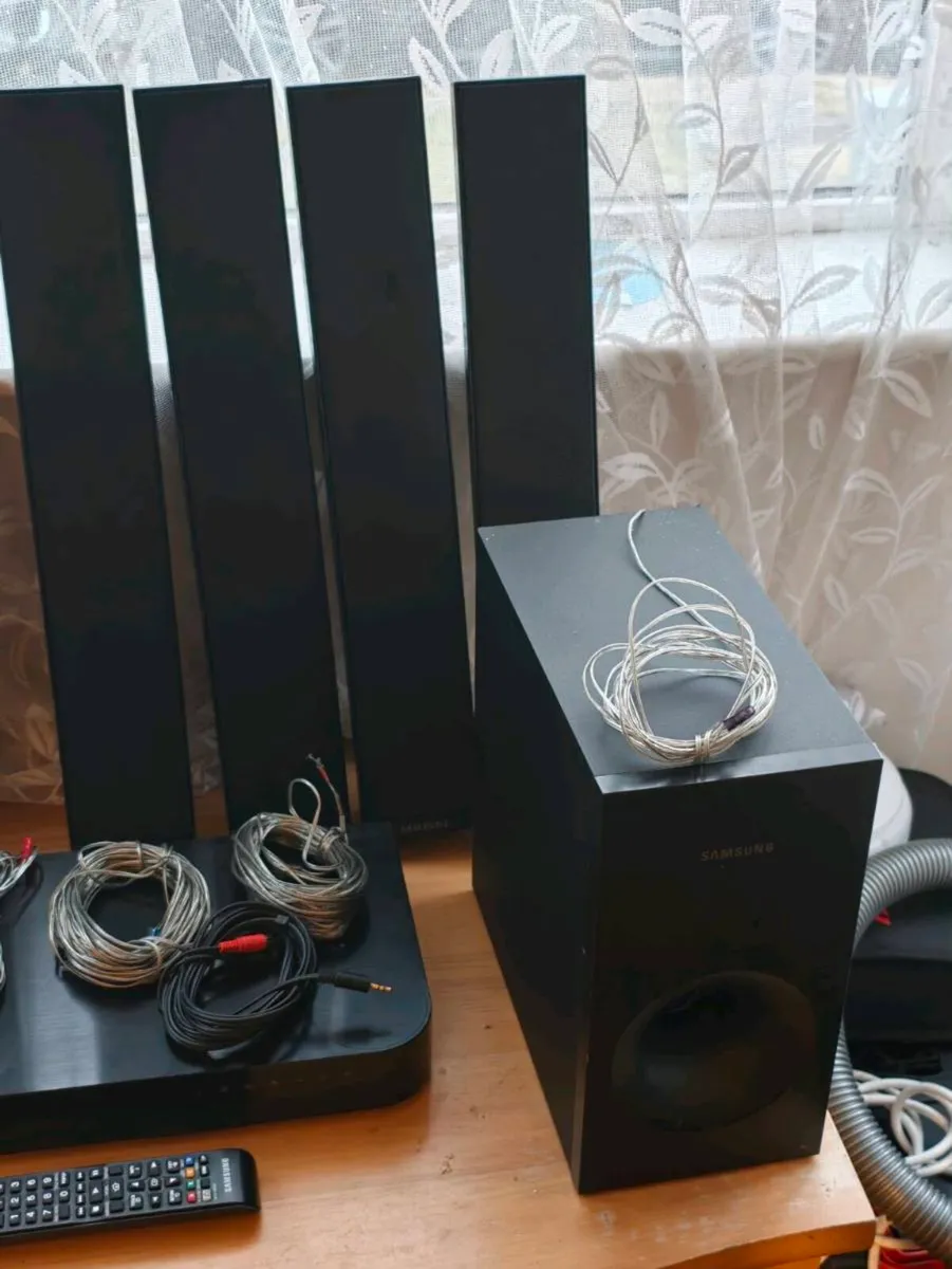 Samsung 5.1 Surround Sound (HT-H4550K) Full kit - Image 1