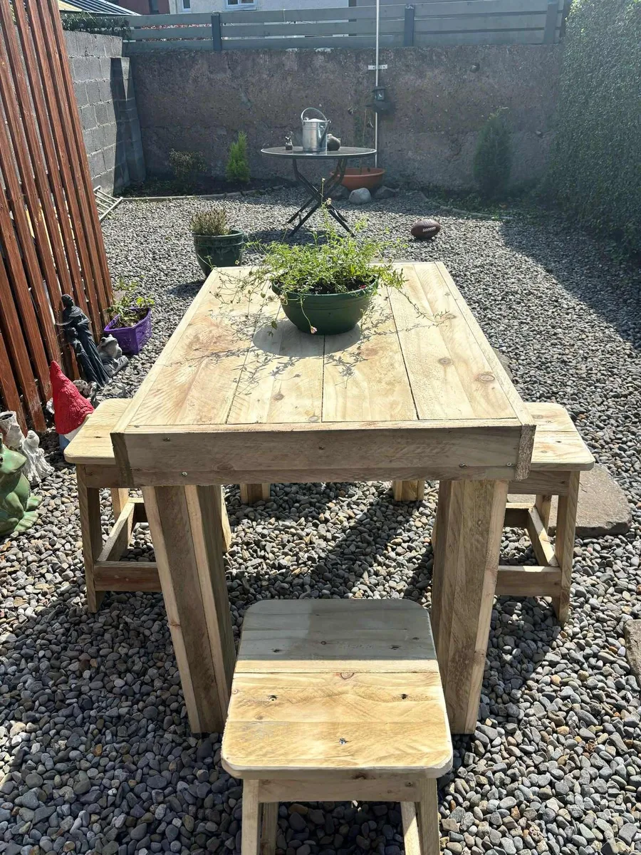 Rustic table and stools - Image 1