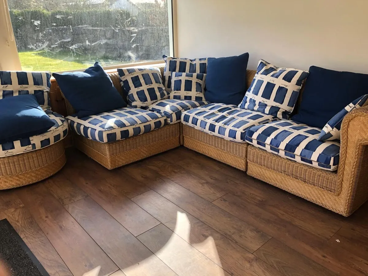 Conservatory wicker sofa set