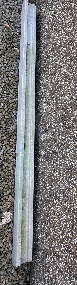Concrete fence post - Image 2