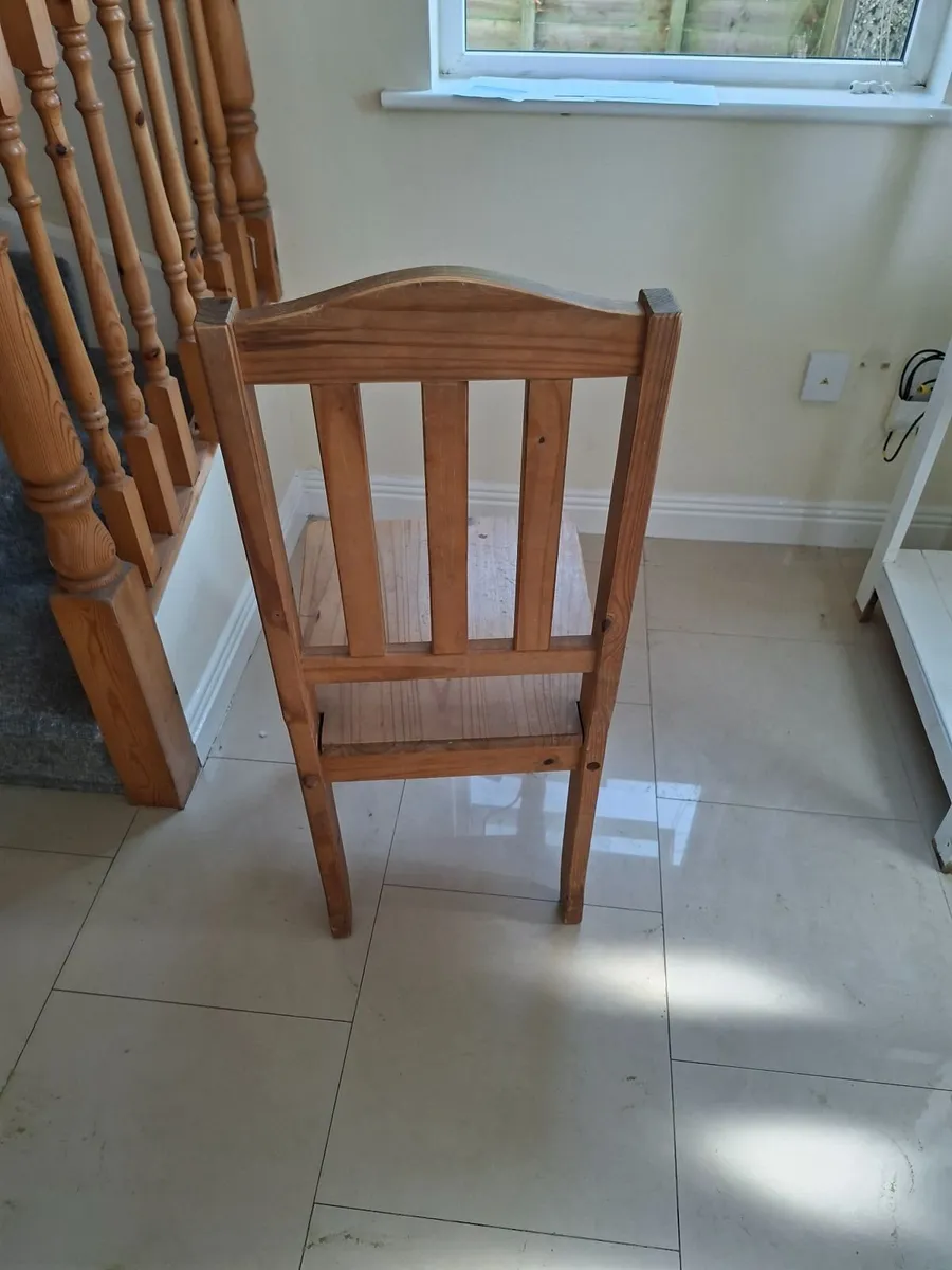 Table and chairs - Image 3