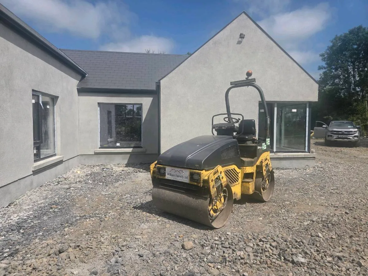 Mini digger hire - Image 2