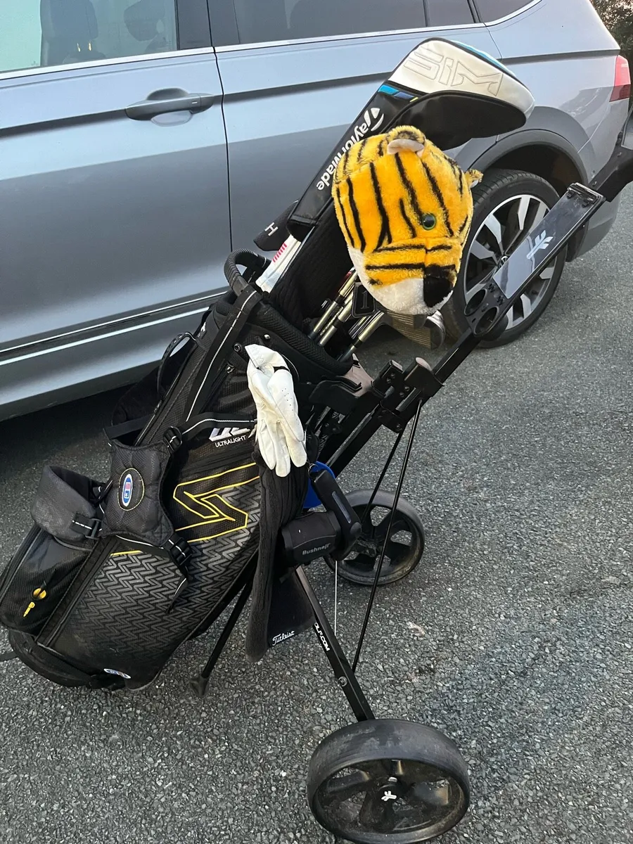 Golf bag and trolley - Image 3