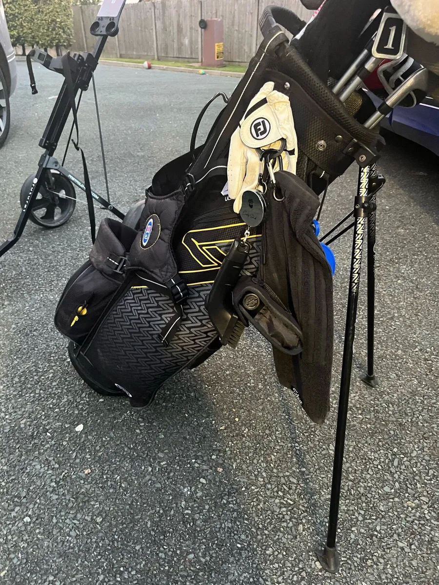 Golf bag and trolley - Image 4