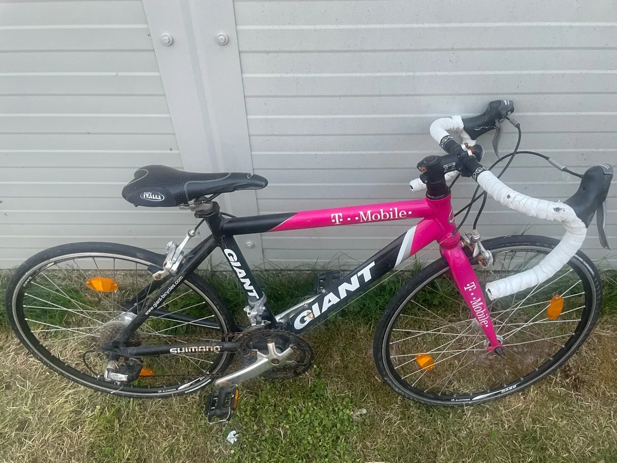 Giant racer bike - Image 1