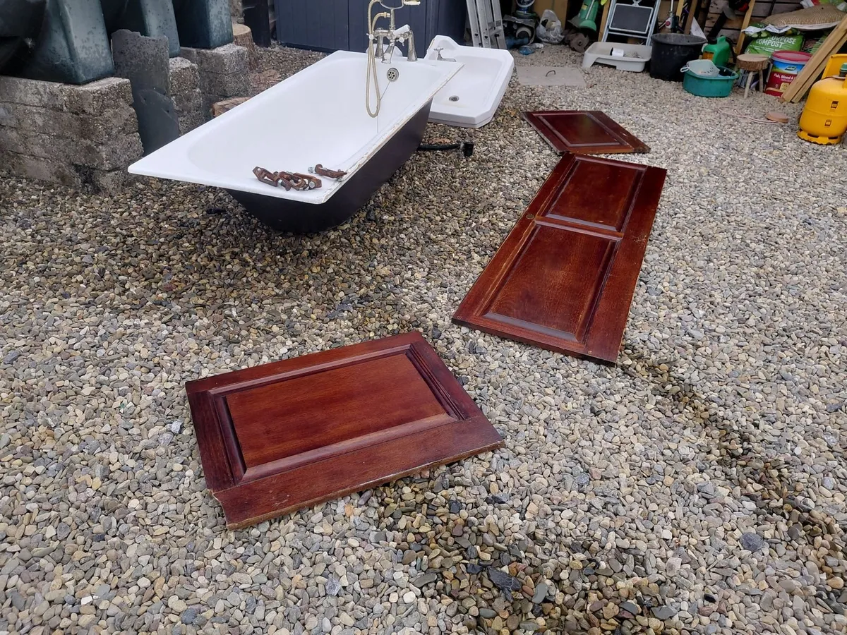Cast Iron bath - Image 2