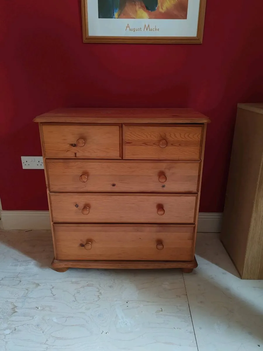 Chest of drawers, looking for a quick sale