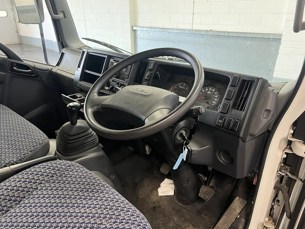 VB - 2023 Isuzu Grafter Dropside Van - Image 4