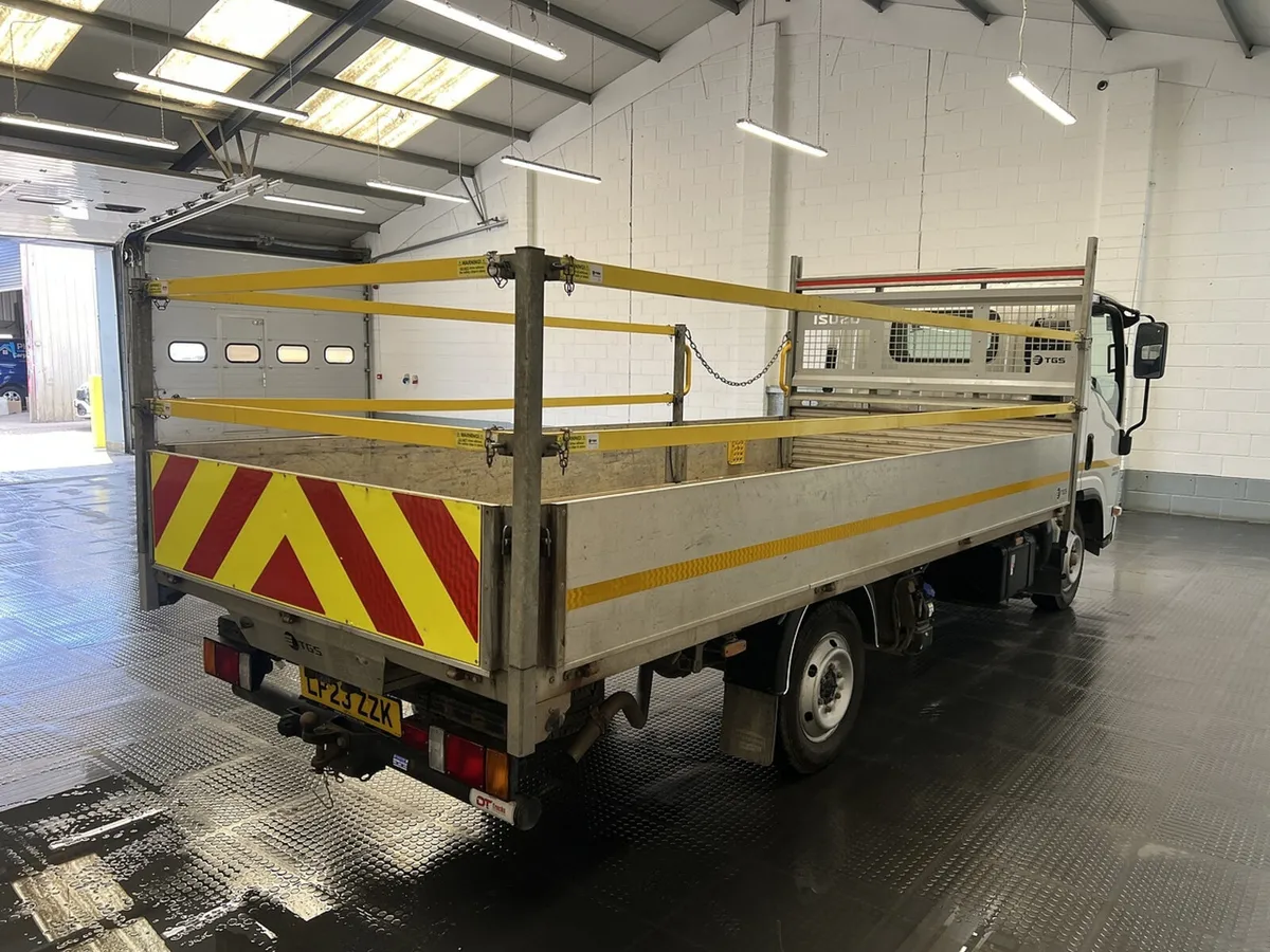 VB - 2023 Isuzu Grafter Dropside Van - Image 2