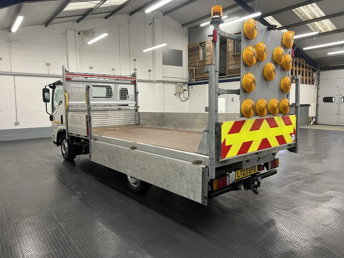VB - 2023 Isuzu Grafter Dropside Van - Image 2