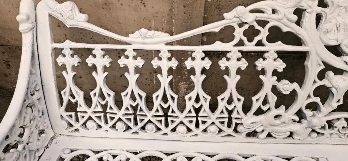 HEAVY CAST IRON BENCH - Image 3