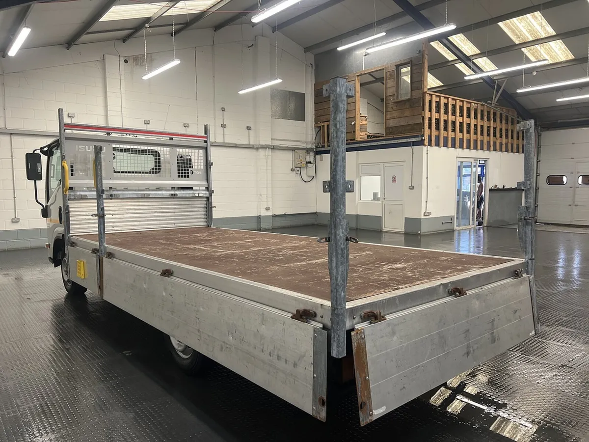 VB - 2023 Isuzu Grafter Dropside Van - Image 2