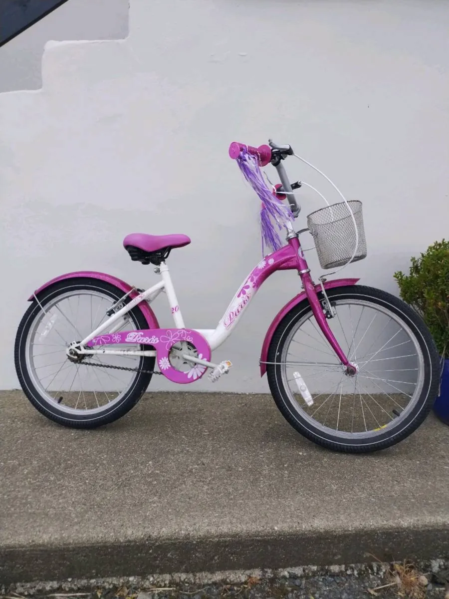 Girls bike age 7-8 - Image 1