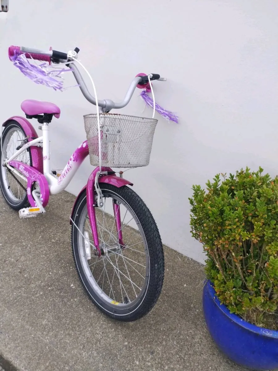 Girls bike age 7-8 - Image 2