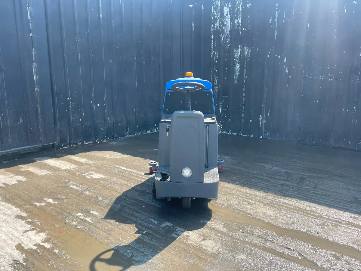 Ride-On Electric Floor Scrubber – Industrial Wareh - Image 2